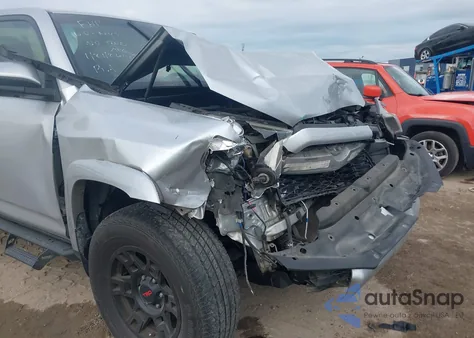 2018 Toyota 4Runner Sr5 Premium z USA, uszkodzony, nr VIN JTEBU5JR9J5503324